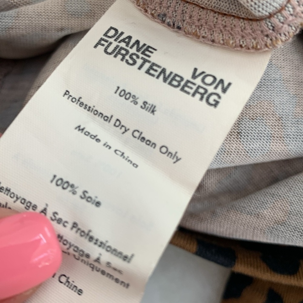 Diane Von Furstenberg 💯 Silk Animal Print T Shirt Dress Medium MIDI - Picture 6 of 8